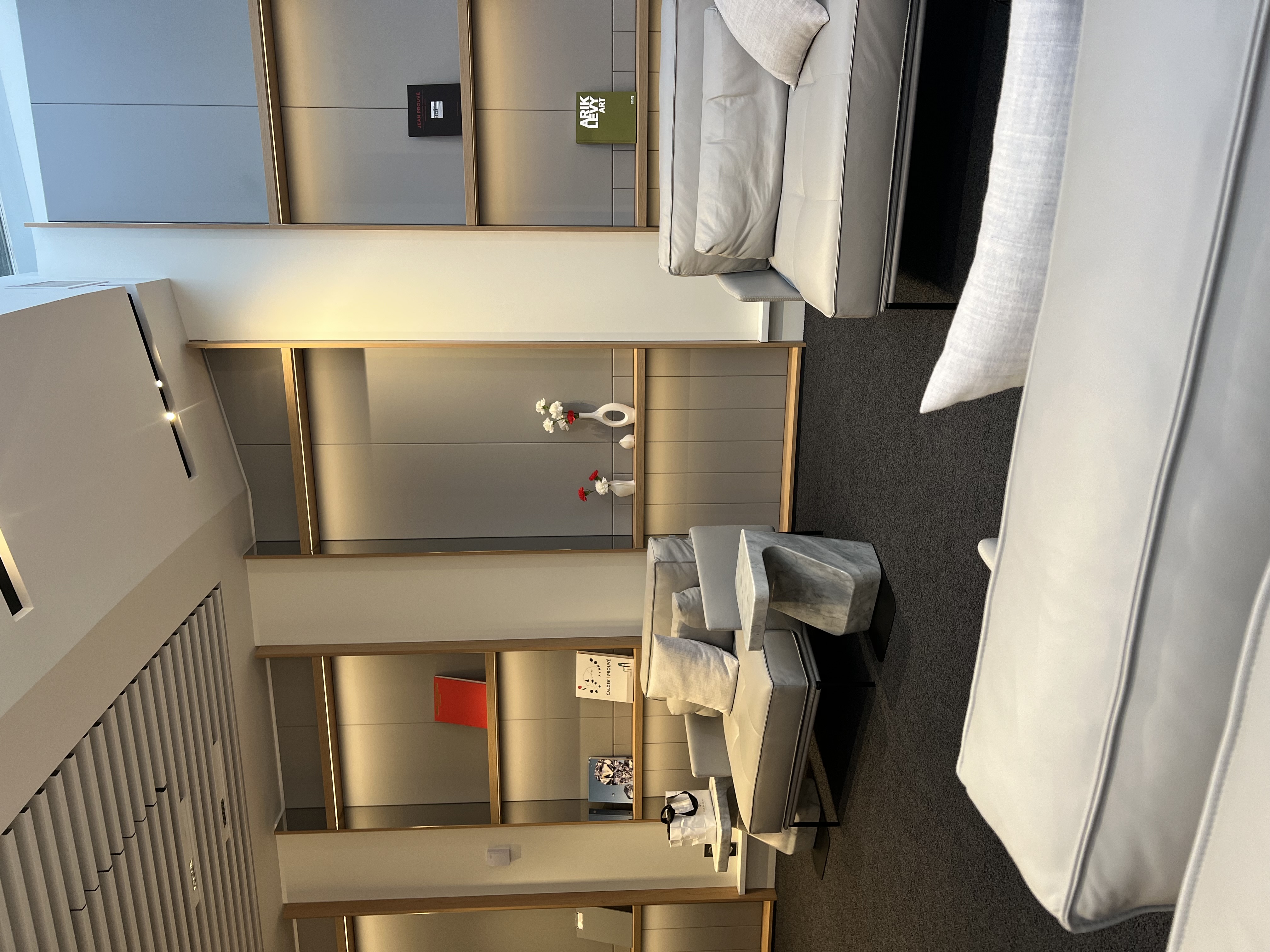 Vestibule Air France La Première : sièges blancs
